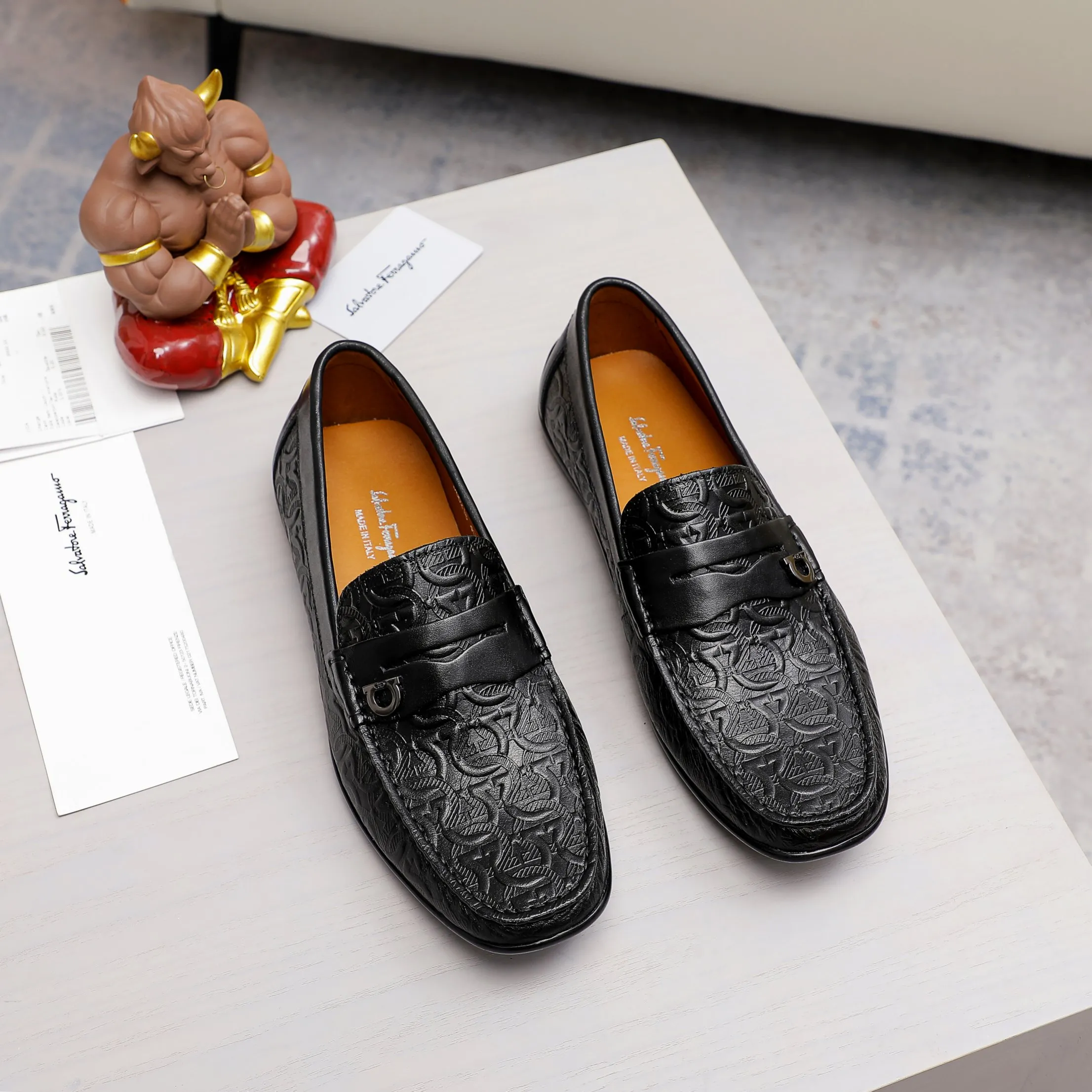 Men's clothing and shoes💰360 🔥Ferragamo's new men's casual slip-on shoes🇨🇳Official website original 1:1 mold opening, original quality💯Fine workmanship, high-end luxury☘The upper is made of imported Italian first-layer cowhide🌴Top layer🐷Leather lining🍓Rubber wear-resistant and non-slip outsole, breathable and comfortable to wear🍍The first choice for high-grade men🍉Black, brown. Code number 38-45